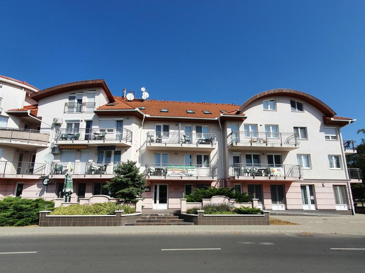 Relax Wellness Manzard Hajduszoboszlo Διαμέρισμα Εξωτερικό φωτογραφία